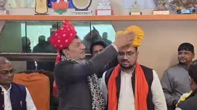 मनकापुर: सफाई कर्मचारी संघ के अध्यक्ष बने राघवेंद्र तिवारी को विधायक प्रभात वर्मा ने दी बधाई