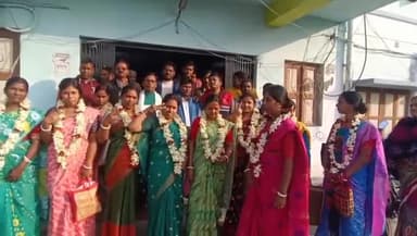 মিনাখাঁ: মোহনপুরে সমবায় সমিতির ভোটে জয়ী তৃণমূলের প্রার্থীদের মিনাখা বিডিও অফিস থেকে দেওয়া হল সংবর্ধনা