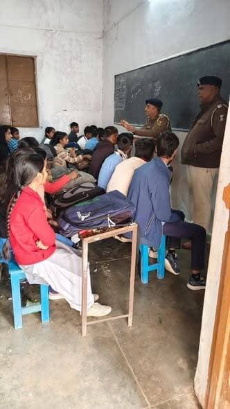 रोहतास एसपी के निर्देश पर जिले के विभिन्न स्कूल कॉलेज में चलाया जागरूकता अभियान।
पुलिस अधीक्षक, रोहतास के निर्देशन पर...