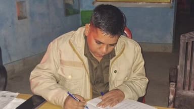 रुन्नी सैदपुर: डीएसपी मुख्यालय-02 ने रुन्नीसैदपुर थाने का औचक निरीक्षण किया