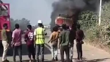 मस्तुरी: बिलासपुर में नेशनल हाईवे पर चलती ट्रक में धमाके के बाद लगी भीषण आग