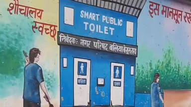 बलिया: नगर परिषद क्षेत्र बलिया अनुमंडलीय अस्पताल जाने वाले मुख्य मार्ग के समीप खुले में लोग मूत्र विसर्जन कर रहे है #jansamasya