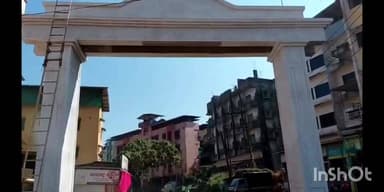 दापोली: भव्य कमानीखालीच भले मोठे खड्डे, नागरिकांच्या सुरक्षिततेचा प्रश्न ऐरणीवर