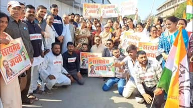 तखतपुर: हाथों में सत्यमेव जयते का पोस्टर लेकर कांग्रेसियों ने किया जोरदार विरोध प्रदर्शन, पूरा मामला नेशनल हेराल्ड से जुड़ा हुआ