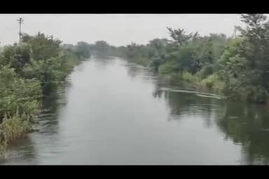 रामटेक: पेंच डावा कालवा फुटला तर जबाबदार कोण? चिचाळा पूल कधी दुरुस्त करणार? जलसंपदा विभाग रामटेकला शेतकऱ्यांचे निवेदन