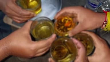 জয়নগর ১: জয়নগরে প্রকাশ্য মদ্যপানের অভিযোগে গ্রেপ্তার তিন