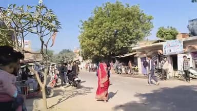 ब्रेकिंग न्यूज़
छतरपुर
दो पक्षो में जमकर चले लाठी डंडे
पुरानी रंजिश को लेकर चले लाठी डंडे
घटना का वीडियो आया सामने
वीडियो...