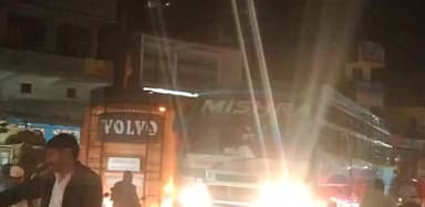 चुरहट: चुरहट बाजार में अव्यवस्था बनी जाम का कारण, 15 मिनट तक फंसे रहे लोग