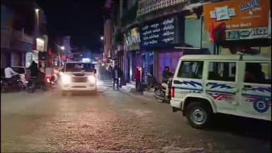 ગઢડા: ગઢડા શહેરમાં બોટાદના જાપા પાસે રાત્રે અંધારામાં બંધ દુકાનના તાળા ફંફોરતા ઇસમને ઝડપી પાડ્યો