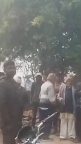 नरवल: महाराजपुर थाना क्षेत्र में ठाकुर द्वारा राम मंदिर की जमीन पर अवैध रास्ता बनाए जाने को लेकर ग्रामीणों में आक्रोश