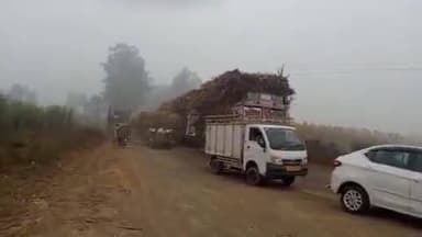 जानसठ: रामराज क्षेत्र के हाईवे मार्ग पर ओवरलोड वाहनों का आतंक, अनियंत्रित होकर पलटने से यातायात व्यवस्था पूरी तरह ठप