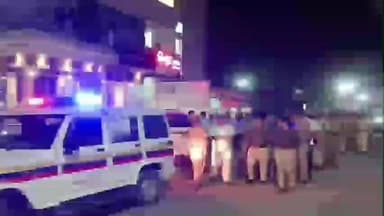 शिरोळ: निकालाच्या पार्श्वभूमीवर शहरात शांतता व कायदा सुव्यवस्था अबाधित राहावी,यासाठी जयसिंगपूर पोलिसांच्या वतीने शहरात पथसंचलन