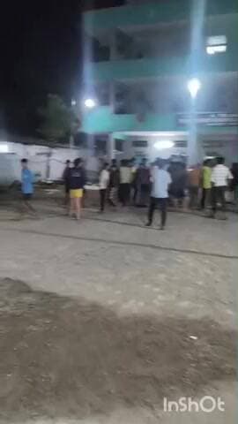 నర్సంపేట: నర్సంపేట పట్టణంలోని గిరిజన బాలుర పాఠశాల, కళాశాలలో విద్యార్ధుల మధ్య ఘర్షణ.