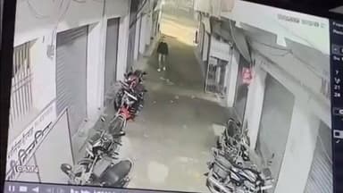 सरैया: सरैया मोती चौक: मार्केट में बाइक चोरी करते हुए एक व्यक्ति का सीसीटीवी वीडियो सोशल मीडिया पर वायरल