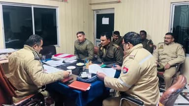 मंझनपुर: कौशाम्बी थाना में लंबित विवेचनाओं पर सख्ती, रात में पैदल गश्त कर आमजन को सुरक्षा का भरोसा दिया