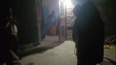 बीकापुर: नियाई गांव में फांसी से मौत की सूचना पर पहुंची पुलिस को तख्ते पर मिला युवती का शव, पुलिस ने पोस्टमार्टम के लिए भेजा