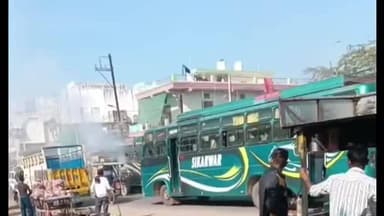 जौरा: एमएस रोड पर रामेश्वरी की माता के पास यात्री बस से निकला धुआं, यात्रियों में मची अफरा-तफरी