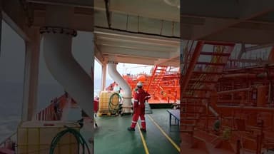 ख़राब मौसम.#marineservices #news #cargoship #indiannavyattack #ship #ship #indiannavynews