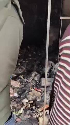 usmanpur me lagi ag satyam mauriya electronic ki dukan me thi 10 lakh ka hua hua nuska