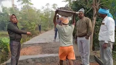 हरनौत: हरनौत नगर पंचायत के वार्ड नौ में ₹12 लाख की लागत से पीसीसी ढलाई का कार्य जारी