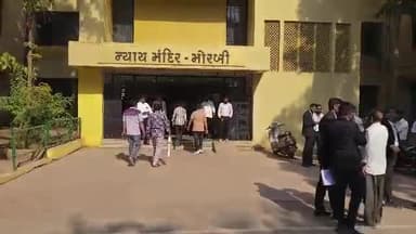 મોરબી: મોરબી જીલ્લા વકિલ મંડળીની જોઇન્ટ સેક્રેટરી અને કારબોરીની ચૂંટણી શાંતિપૂર્ણ માહોલમાં શરૂ