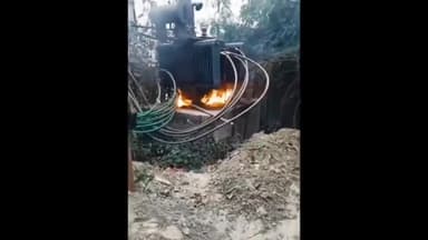 हैदरगढ़: हैदरगढ़ कोतवाली के समीप विद्युत आपूर्ति के लिए लगाए गए ट्रांसफार्मर में अचानक लगी आग, मचा हड़कंप