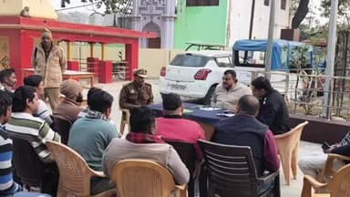 आंवला: आंवला में पुलिस ने एक्सीडेंट जोन का निरीक्षण किया, दुर्घटनाएं रोकने के लिए दिए आवश्यक निर्देश