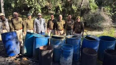आबू रोड: आबूरोड में आबकारी विभाग ने अवैध हथकड़ी शराब के खिलाफ की बड़ी कार्रवाई, 33 लीटर शराब बरामद कर 7000 लीटर वॉस किया नष्ट