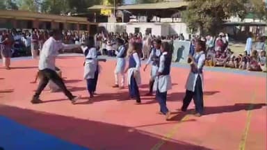 नेपानगर: नावरा में खेलों का महाकुंभ: सांसद खेल महोत्सव में कबड्डी और खो-खो से ग्रामीण प्रतिभा का प्रदर्शन