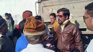 सागवाड़ा: खाद नहीं मिलने से परेशान किसानों ने सरोदा में किया हंगामा, सरकारी रेट से अधिक वसूली का आरोप