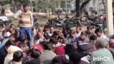 रेवाड़ी: रेवाड़ी में बिजली कर्मचारियों का ऑनलाइन ट्रांसफर पॉलिसी के खिलाफ विरोध प्रदर्शन