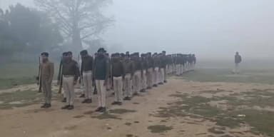 सिंघेश्वर: पुलिस केंद्र सिंहेश्वर में पुलिस पदाधिकारियों और कर्मियों में अनुशासन बनाए रखने के लिए परेड का आयोजन