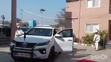 అమ్రాబాద్: మన్ననూరులో భారత ఎన్నికల ప్రధాన అధికారి జ్ఞానేష్ కుమార్ కు స్వాగతం పలికిన నాగర్ కర్నూల్ కలెక్టర్ సంతోష్, ఎస్ పి సంగ్రామ్