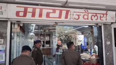 गोहरगंज: ओबेदुल्लागंज पुलिस ने बैंकों व ज्वेलर्स की दुकानों पर की जांच, सीसीटीवी कैमरे लगाने के लिए दी हिदायत