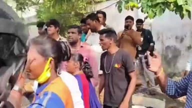 தண்டையார்பேட்டை: பார்க் சாலையில் நடந்து சென்ற பெண்களிடம் அத்துமீறிய நபர் - தர்ம அடி கொடுத்த பொதுமக்கள்