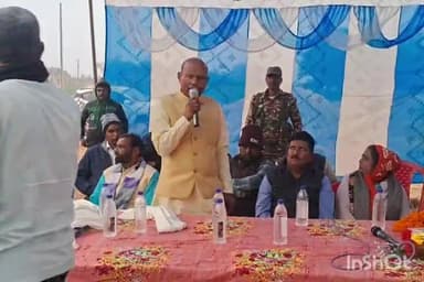नवा बाज़ार: क्षेत्रीय विधायक नरेश प्रसाद सिंह ने सोहदाग में नारियल फोड़कर दो योजनाओं की आधारशिला रखी