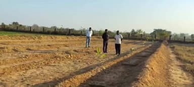 मनरेगा योजना में प्रगति लाने के लिए जनपद पंचायत रीठी के सीईओ ने गोदावरी की बगिया का निरीक्षण किया