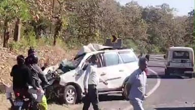 मोहखेड़: सिल्लेवानी में बस और जाइलो की आमने-सामने टक्कर, दोनों वाहनों के उड़े परखच्चे, पुलिस मौके पर