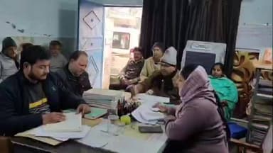 नौगावां सादात: बकायादारों के खिलाफ अभियान के तहत तहसीलदार ने नौगांवा में वसूली को लेकर की बैठक, दिए सख्त निर्देश