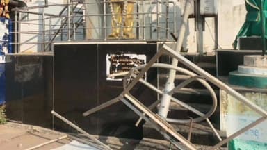 గోవిందరావుపేట: కోతుల బీభత్సం.. విరిగిపడ్డ విద్యుత్ స్తంభం