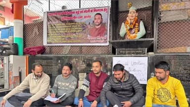 जोशियाड़ा: तांबाखाणी सुरंग के बाहर कचरा डंपिंग जोन हटाने की मांग को लेकर गोपीनाथ ने हनुमान चौक पर अनिश्चितकालीन धरना शुरू किया