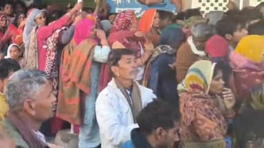 भूपालसागर: भूपालसागर में यूरिया के लिए तरसते किसान, अन्नदाता की कसौटी पर सरकार फेल, तड़के से लगी लंबी कतारें