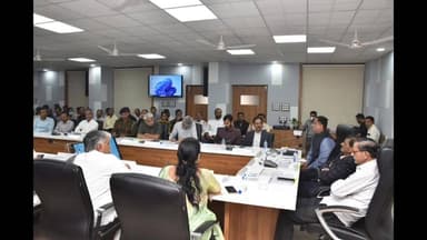 મોરબી: મોરબી કલેક્ટર ખાતે પ્રભારી મંત્રીના અધ્યક્ષસ્થાને જિલ્લાના વિવિધ વિકાસ કામો અંગેની સમીક્ષા બેઠક યોજાઈ....