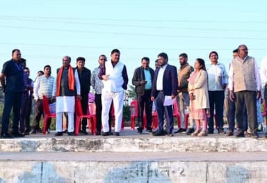 बेरला: राज्य गुरु घासीदास लोक कला महोत्सव का खाद्य मंत्री ने जिला प्रशासन के अधिकारियों के साथ किया निरीक्षण