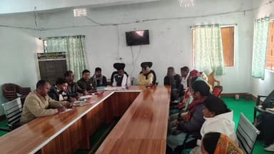 कुडू: बड़की चापि पंचायत सचिवालय में समन्वय समिति की अहम बैठक, मुखिया राजधन भगत की अध्यक्षता में विकास पर मंथन