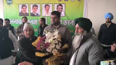 करनाल: सेक्टर 12 जाट भवन में पहुंचे पूर्व डिप्टी सीएम दुष्यंत चौटाला, प्रदेश अध्यक्ष बृज शर्मा भी उपस्थित