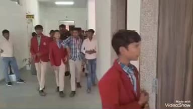 बेगमगंज: एसडीएम सोरभ मिश्रा सीएम राइस स्कूल के विद्यार्थियों से हुए रूबरू