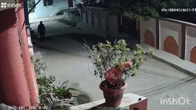 गढ़ी: परतापुर की कॉलोनियों में रात को चोरों का गिरोह सक्रिय, सीसीटीवी में दिखे संदिग्ध