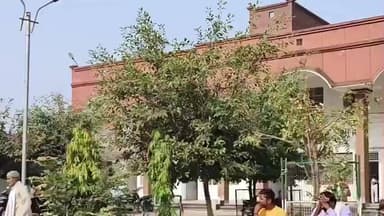 मौदहा: रीवन में पेयजल आपूर्ति बहाल करने के लिए ग्रामीणों ने एसडीएम से की मुलाकात