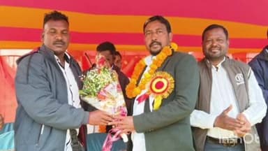 खरसावां: जोजोपी-बड़ाबाम्बो में दो दिवसीय फुटबॉल प्रतियोगिता आयोजित, जिला परिषद अध्यक्ष ने विजेता टीमों को किया पुरस्कृत